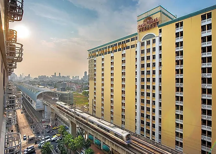 Nasa Airport Rail Link Hotel 4*