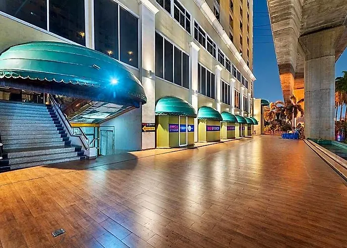 Nasa Airport Rail Link 4*