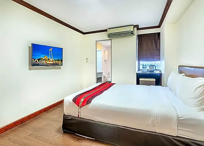 Nasa Airport Rail Link Hotel 4*