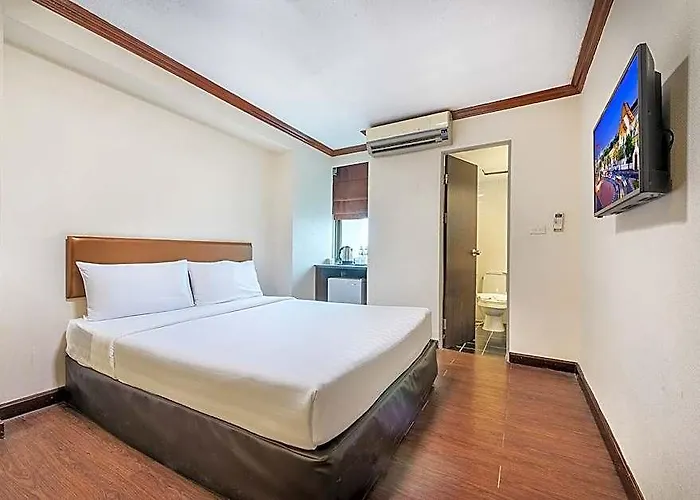 Nasa Airport Rail Link Hotel 4*